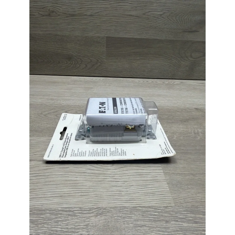 Eaton TR7765 Duplex Receptacle 15A 125V W/ (2)‎ USB-A Charger, White, NEW IN BOX